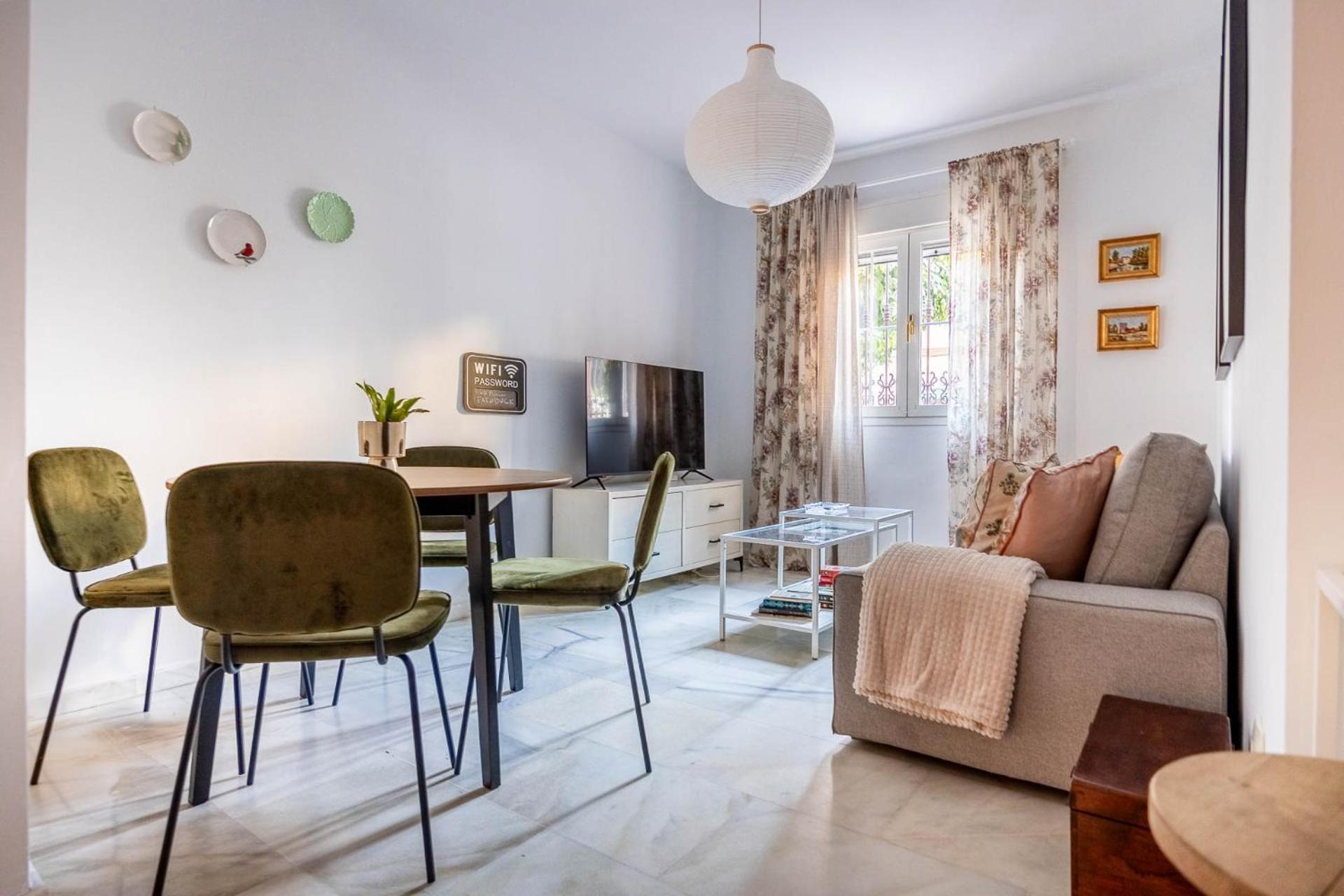 Piso Con Patio Privado Y Parking Nervion Sevilla Exterior photo