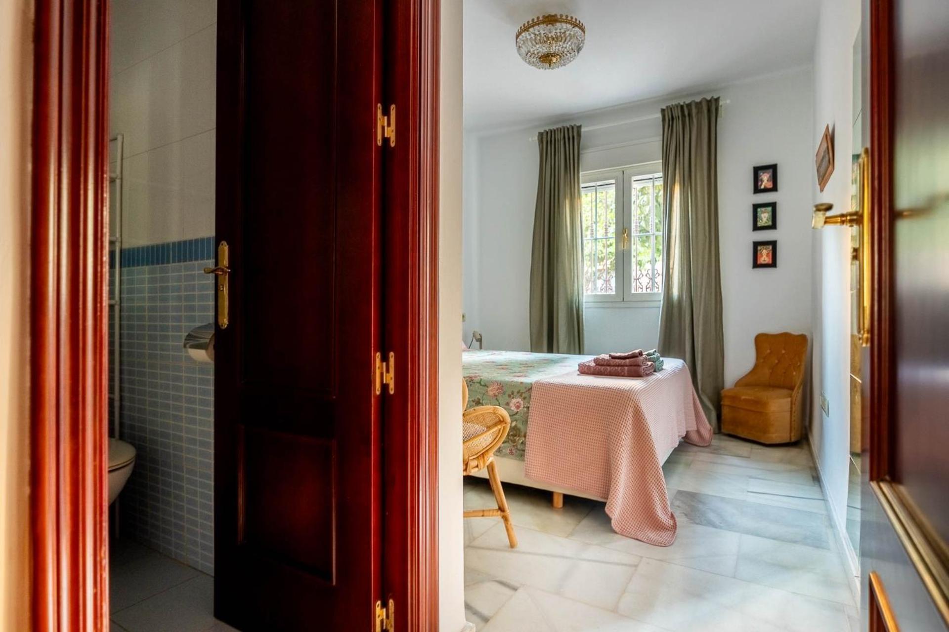 Piso Con Patio Privado Y Parking Nervion Sevilla Exterior photo