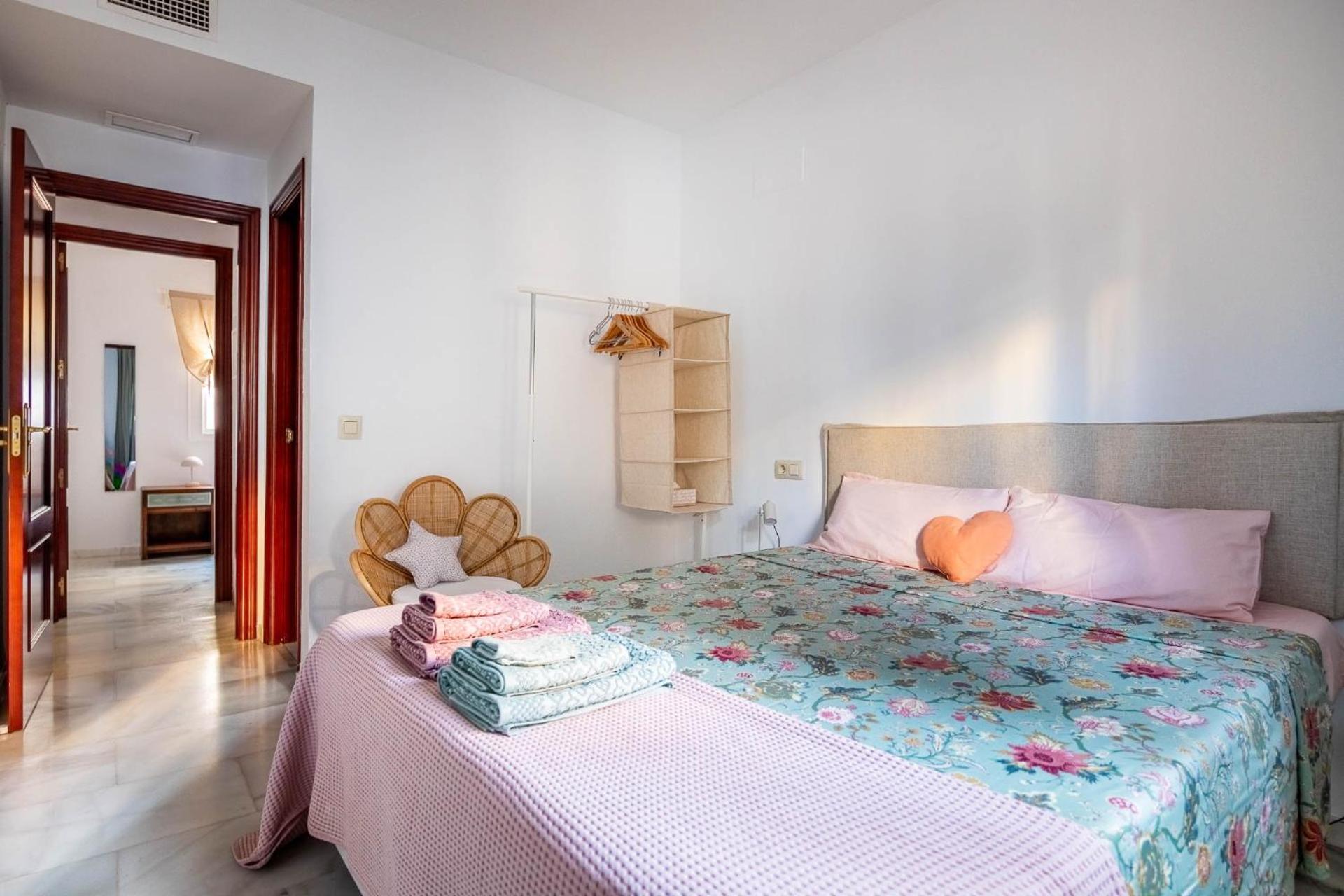Piso Con Patio Privado Y Parking Nervion Sevilla Exterior photo